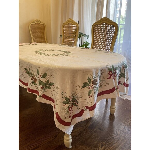 Lenox Golden Holly 58" x 82" Rectangle Tablecloth EUC - Picture 1 of 6